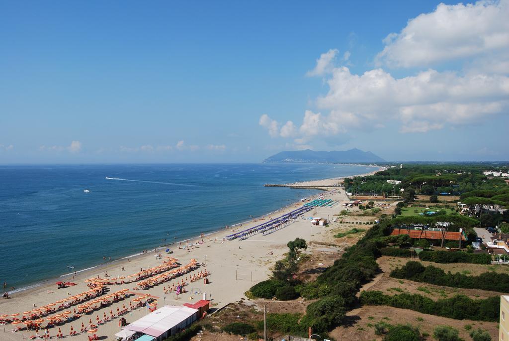 Hotel River Palace Terracina Exteriör bild