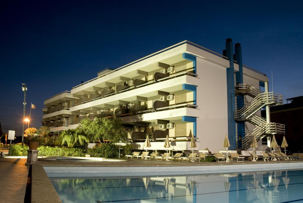 Hotel River Palace Terracina Exteriör bild
